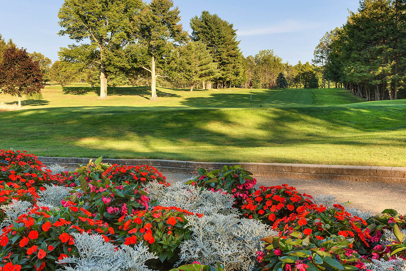 golf-course-with-red-flowers-newtown-ct