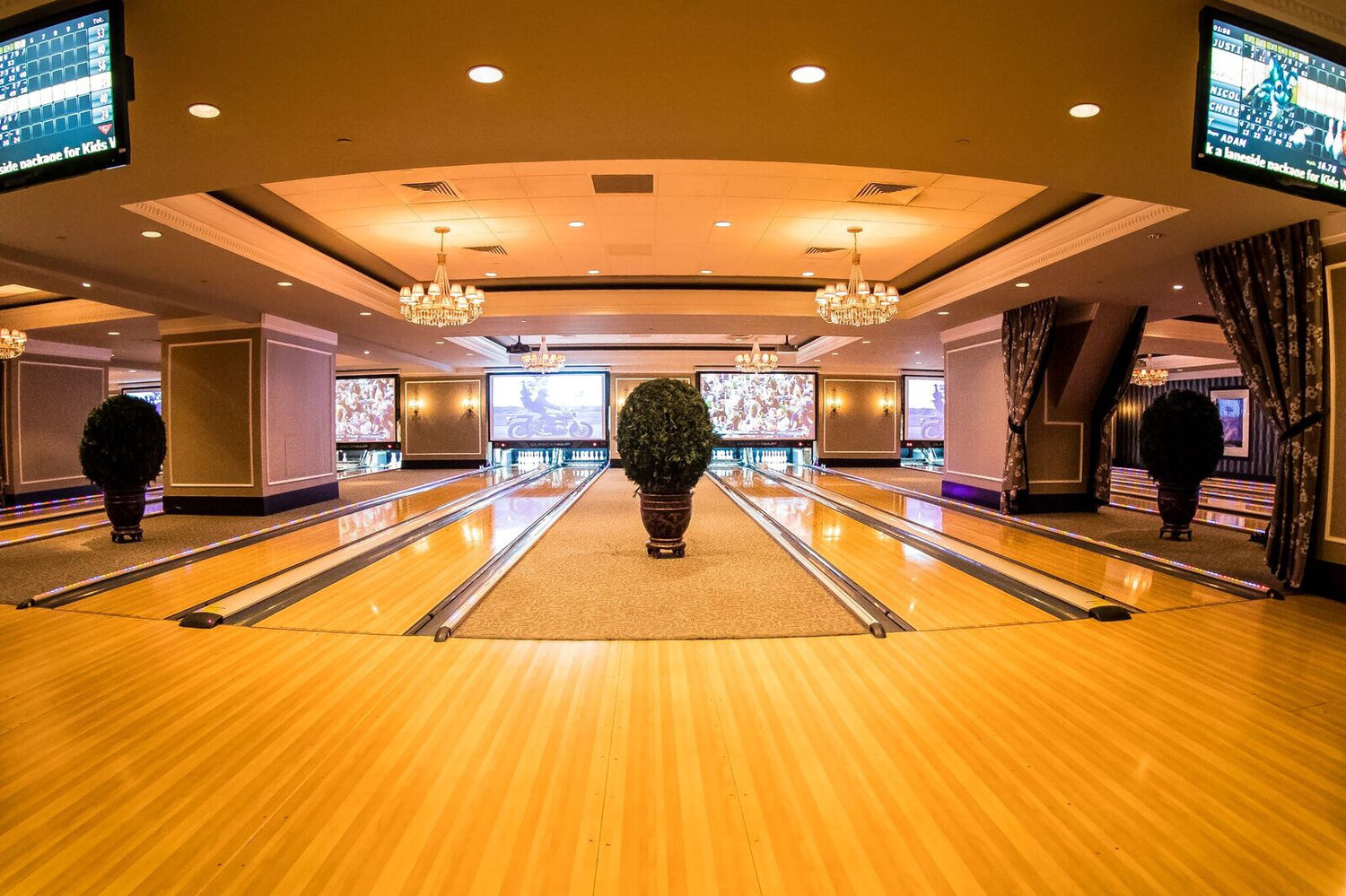 high-roller-bowling-alley-newtown-ct