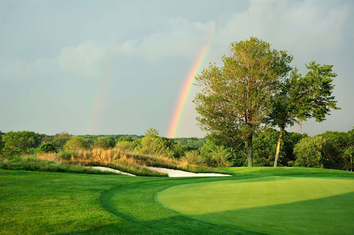 richter-park-golf-course-rainbow-behind-sand-dune-putting-green-newtown-ct