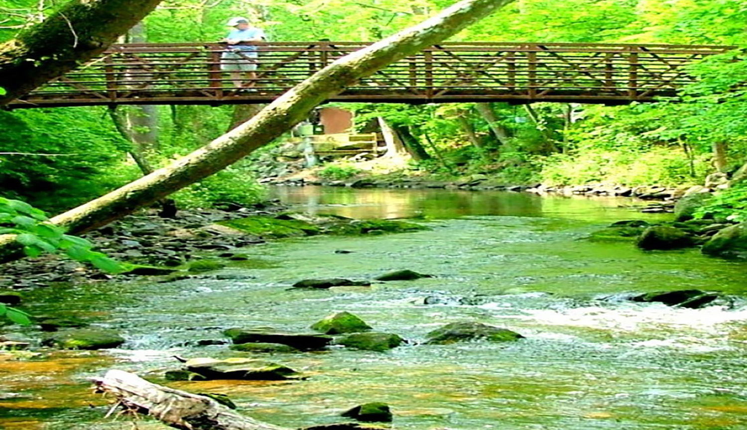 The-Glen-Bridge-and-Water-newtown-ct