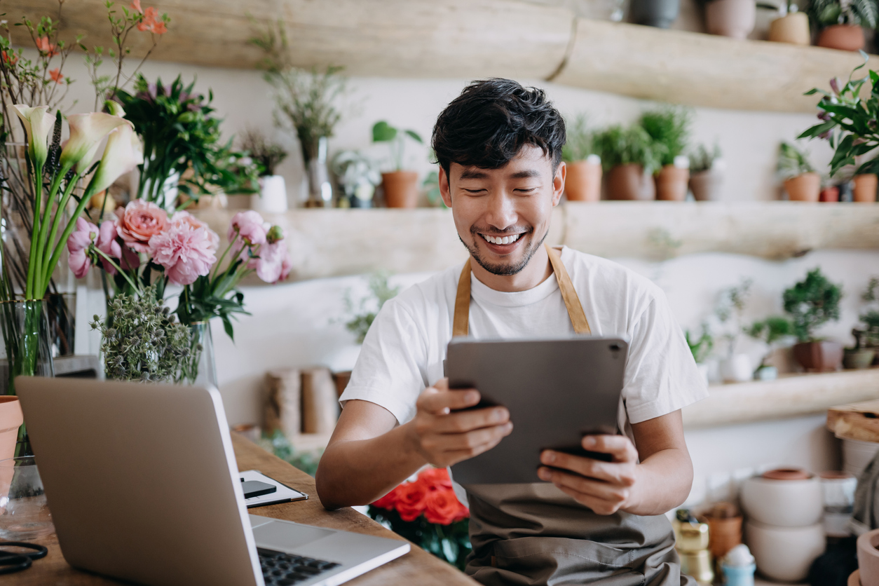 Asian-male-florist-small-business-flower-shop-newtown-ct