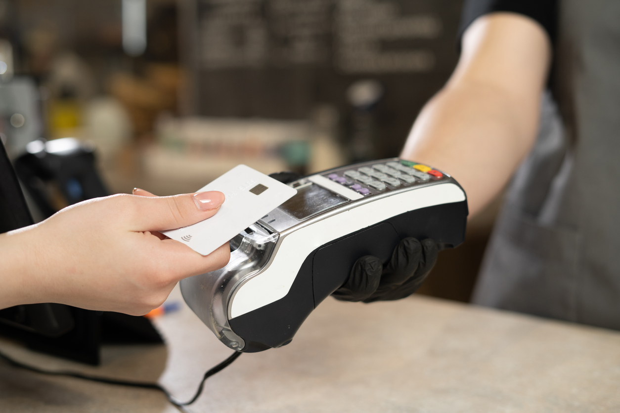 customer-hand-paying-contactless-credit-card-with-NFC-technology-newtown-ct