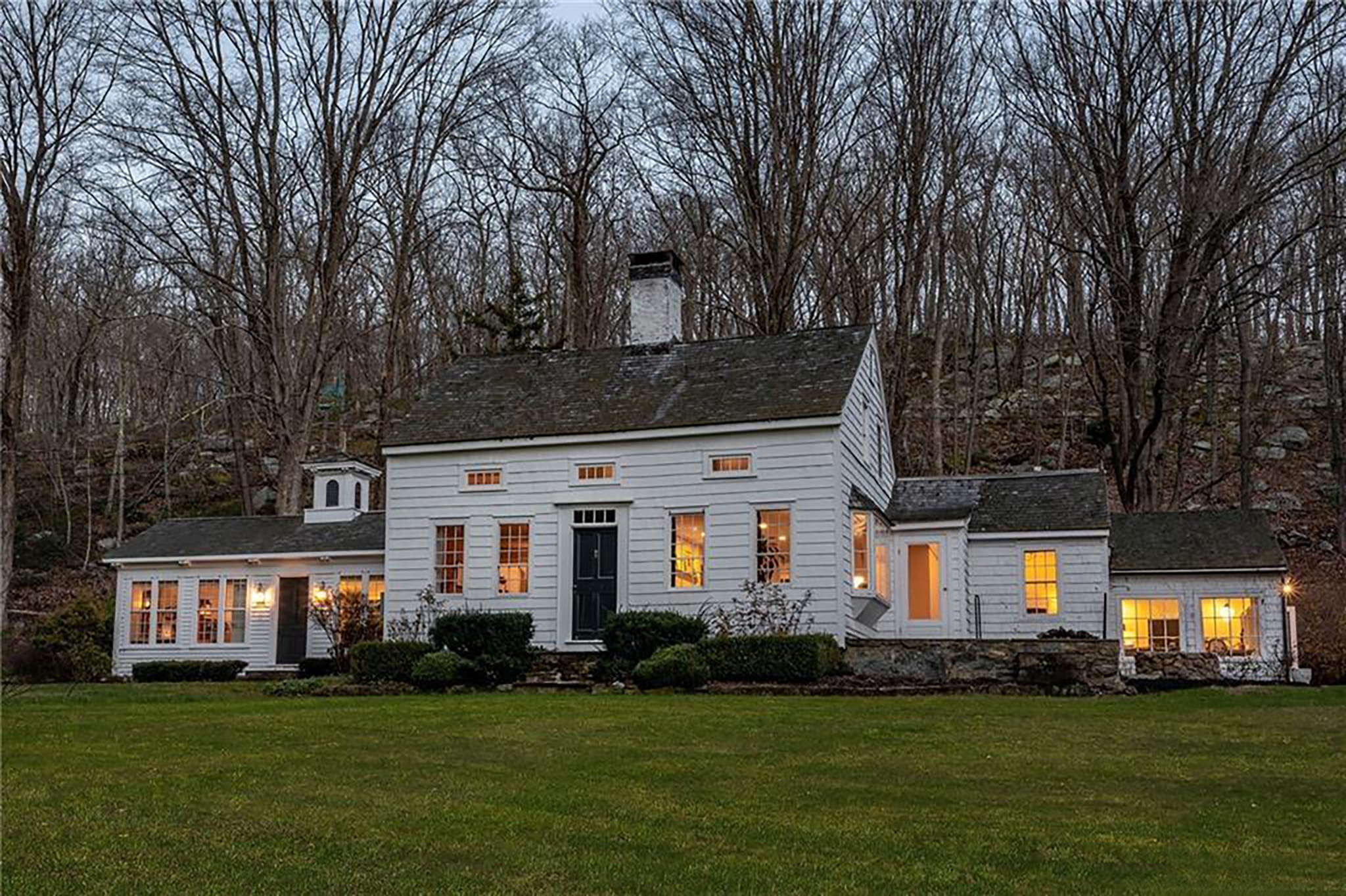 why-newtown-housing-old-white-house-in-font-of-rocky-hill-newtown-ct